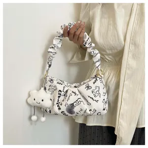 Borsa a tracolla bianca alla moda con stampa graffiti e grazioso ciondolo nuvola di peluche.