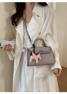 Dames schoudertas Kelly stijl retro ontwerp elegante crossbody tas met charmantehanger