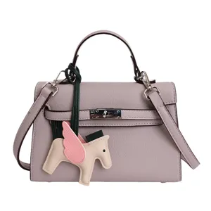 Elegante schoudertas crossbody handtas met chique pegasus hanger stijlvol voor dames