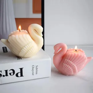 Bougie parfumée cygne 3D artisanale ornement décoratif en cire texture de plume.