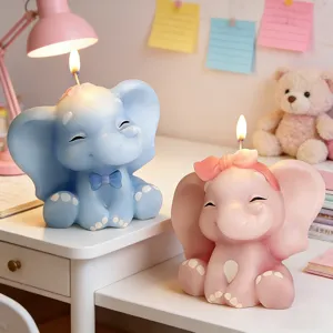 Graziosa coppia di candele profumate a forma di elefante, decorazione in cera per la scrivania.
