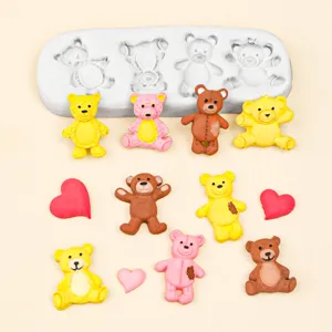 Stampo in silicone con simpatici orsacchiotti e cuori per progetti di cottura e fai da te.
