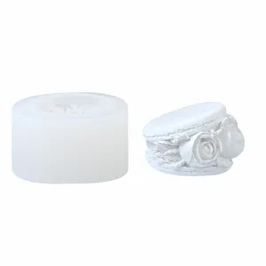 Detailansicht der 3D Rosen Makaron Silikonform, flexibles Material für Heimwerken.