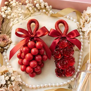 Ensemble de pendentif en silicone fruit rouge et rose avec décorations de ruban