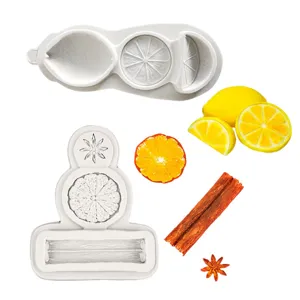 Vista dettagliata dello stampo in silicone con fetta d'arancia e cannella per candele fatte a mano.