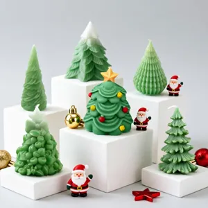 Moules en silicone pour bougies parfumées sapin de noël et belle décoration de fête.