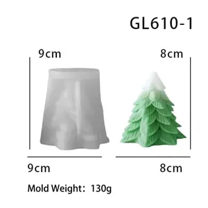 Vue détaillée du moule à bougie en silicone sapin de Noël et bougie verte, dimensions.