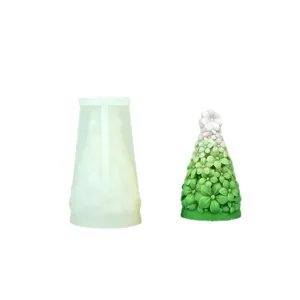 Moule en silicone arbre de Noël avec bougie florale pour cadeaux de fêtes et décorations.