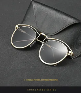 Gros plan détaillé sur des lunettes de soleil tendance à monture métallique et verres foncés.