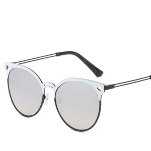 Modische Sonnenbrille mit Metallrahmen für Damen und Herren mit starkem UV-Schutz.