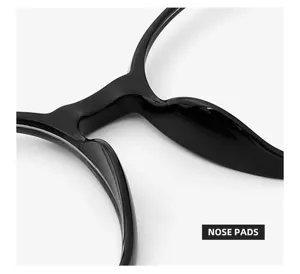 Nahaufnahme der Nasenpads einer schwarzen Brille, die Gestellstruktur und Design zeigen.