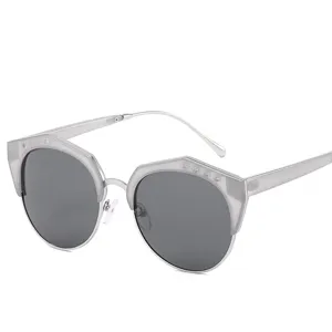 Lunettes de soleil rétro rondes demi-métal tendance avec verres gris et design unique.