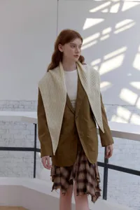 Otoño invierno color sólido punto de maíz bufanda triangular a rayas chal decorativo elegante
