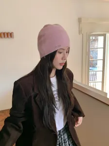 Comodo berretto in maglia rosa da donna, cappellino slouchy autunno inverno, copricapo caldo e morbido.