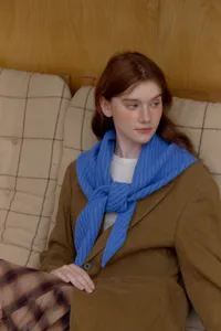 Bufanda triangular de punto liso de moda otono invierno estilo acogedor chal elegante.