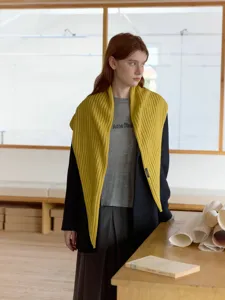 Bufanda triangular de punto liso para mujer, chal de invierno elegante y decorativo.