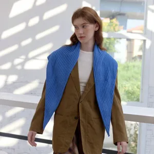 Bufanda triangular de punto azul sólido para mujer, chal de moda de invierno cálido y pañuelo.
