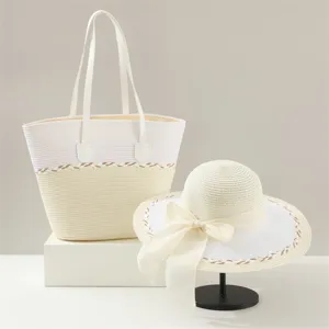 Conjunto de bolso tote de paja y sombrero de sol ala ancha mujer playa verano vacaciones.
