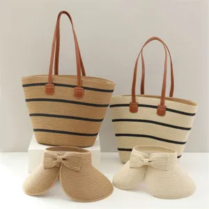 Set de bolso de paja y visera con lazo, elegante combinación de playa verano viaje.