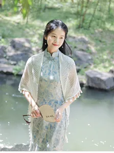 Zomer nieuwe dames holle gebreide sjaal cape met kwastjes, elegante bloemige cheongsam.