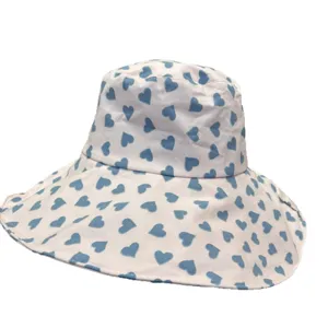 Damen Sommer Sonnenhut Fischerhut breite Krempe blaue Herzen Muster Freizeit Strandhut
