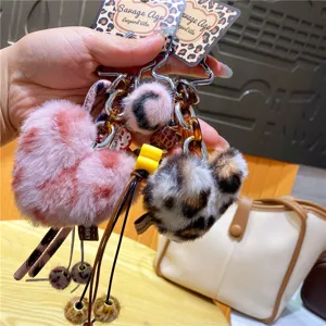 Schattige luipaardprint hart pluche sleutelhanger, fluffy tasbedel hanger voor dagelijks gebruik.