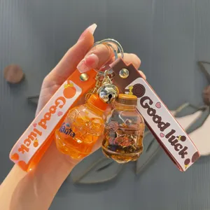 Creatieve vloeibare drankfles sleutelhanger voor tas en autosleutels stijlvol accessoire