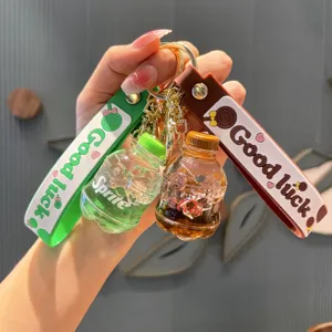 Leuke olievloeistof cola fles sleutelhanger hanger voor rugzak auto, creatief design.