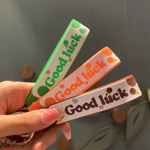 Leuke siliconen band sleutelhanger met Good luck opdruk voor tas en auto accessoires.