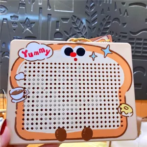Leuke toast magnetisch tekenbord met 384 kralen, draagbaar antistress speelgoed sleutelhanger.