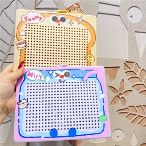 Schattige toast en melk magnetisch tekenbord sleutelhanger, 384 kralen mini puzzel speelgoed.