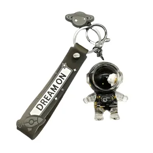 Niedlicher Astronaut Fluessigkeits Flasche Schluesselanhaenger fuer Autos und Taschen.