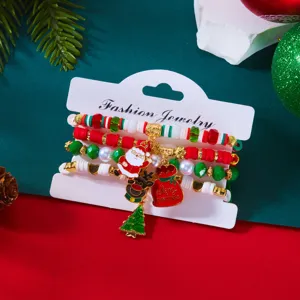 Primo piano del set di braccialetti natalizi con Babbo Natale su scheda display