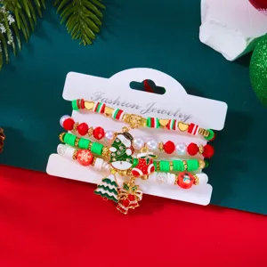 Set di bracciali natalizi con ciondoli a forma di pupazzo di neve e albero in perle rosse e verdi