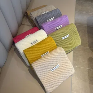 Morbida sciarpa invernale in maglia da donna, caldo foulard colorato stile invernale.
