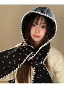 Jolie écharpe à capuche noire avec imprimé nœud blanc et bordure en dentelle pour l'hiver.
