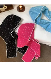 Détail écharpe à capuche imprimé nœud femme, bonnet écharpe tricoté chaud pour hiver.