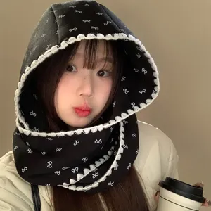 Écharpe à capuche en tricot noir pour femme avec motif nœud blanc et belle bordure