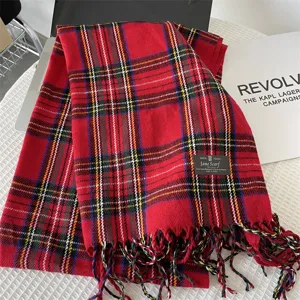 Écharpe à carreaux rouge hiver chaud faux cachemire pompon douillet tartan femme accessoire