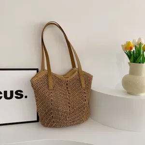 Borsa shopper in paglia casual, grande borsa a spalla per la spiaggia e i viaggi estivi.