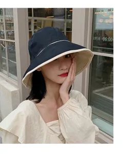 Chapeau bob élégant pour femme à large bord, design bicolore pour une protection solaire.