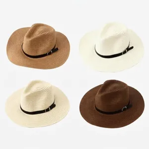 Kollektion von Strohhüten im Panama-Stil in vier Farben, ideal für Strandurlaub und Sonnenschutz