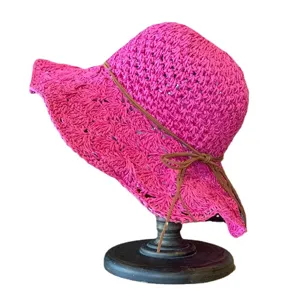 Chapeau de paille magenta grand bord ete plage vacances chapeau tisse avec ruban marron design
