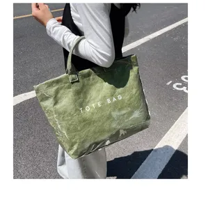 Grande borsa tote verde in PVC impermeabile stile coreano per shopping da donna casual.