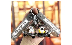 Cute astronaut floating spaceship keychain for couple, creative space man bag pendant gift.