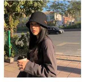 Chapeau bob noir en coton pour femme, chapeau de soleil streetwear décontracté avec patch en cuir.