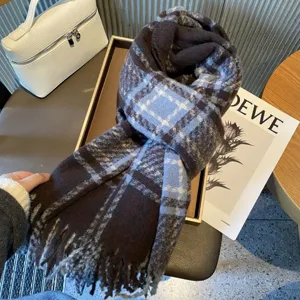 Écharpe à carreaux bleu brumeux, long châle d'hiver chaud et foulard confortable mode femme.