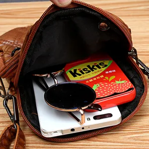 Bolso bandolera de mujer de cuero suave lavado vintage con cremallera práctica.