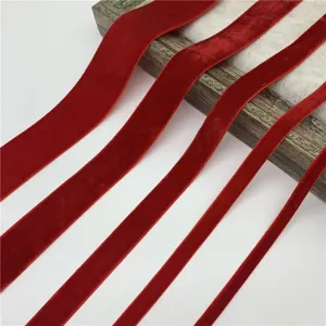 Weinrotes Samtband für DIY-Schleifen, Blumenstraußverpackung und Geschenkedekoration.