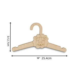 Gruccia in legno per bambini con simpatico design di leone, ideale per armadio e cameretta.